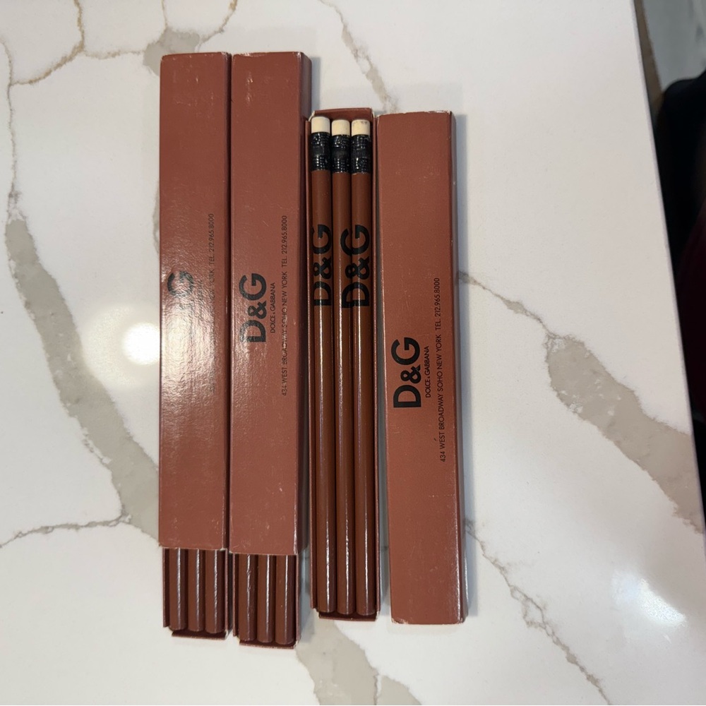 D&G Classic Brown Pencil Set - Picture 3 of 3